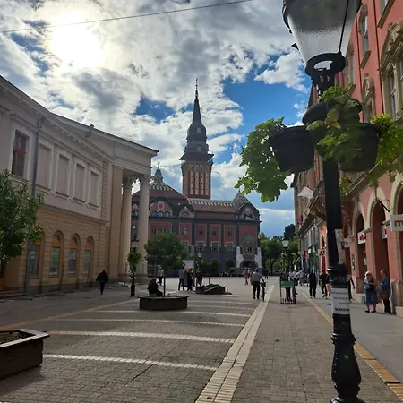 Place アパート スボティツァ