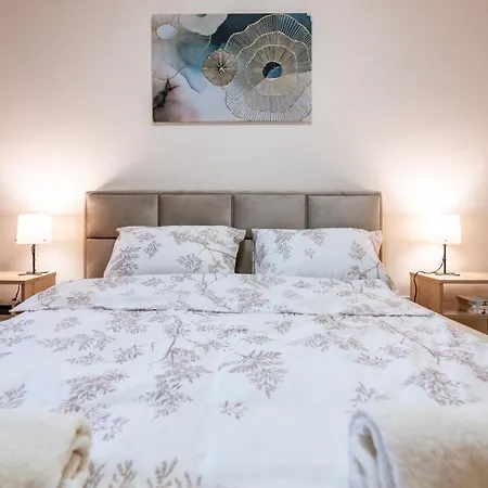 アパート Place スボティツァ